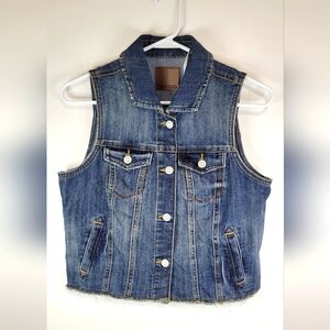 MAURICES NWT Button Down Blue Denim Raw Hem Jean Jacket Vest Women's Size M.